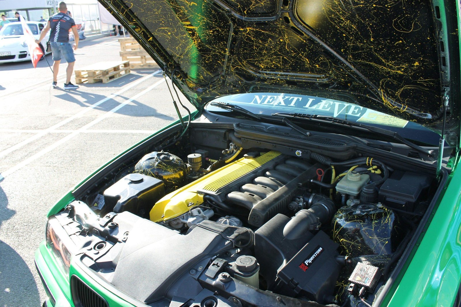 Comparison table of credit card vs standalone roadside assistance plans