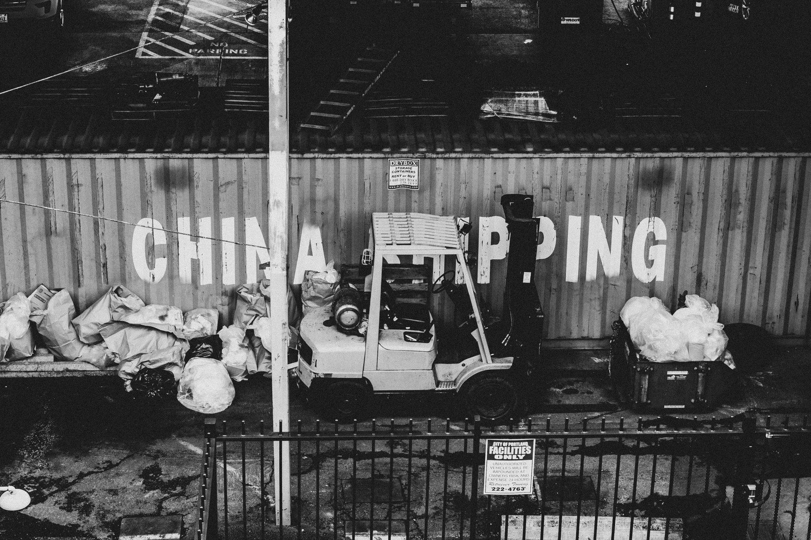 A flowchart explaining steps to evaluate and choose a roadside assistance plan.