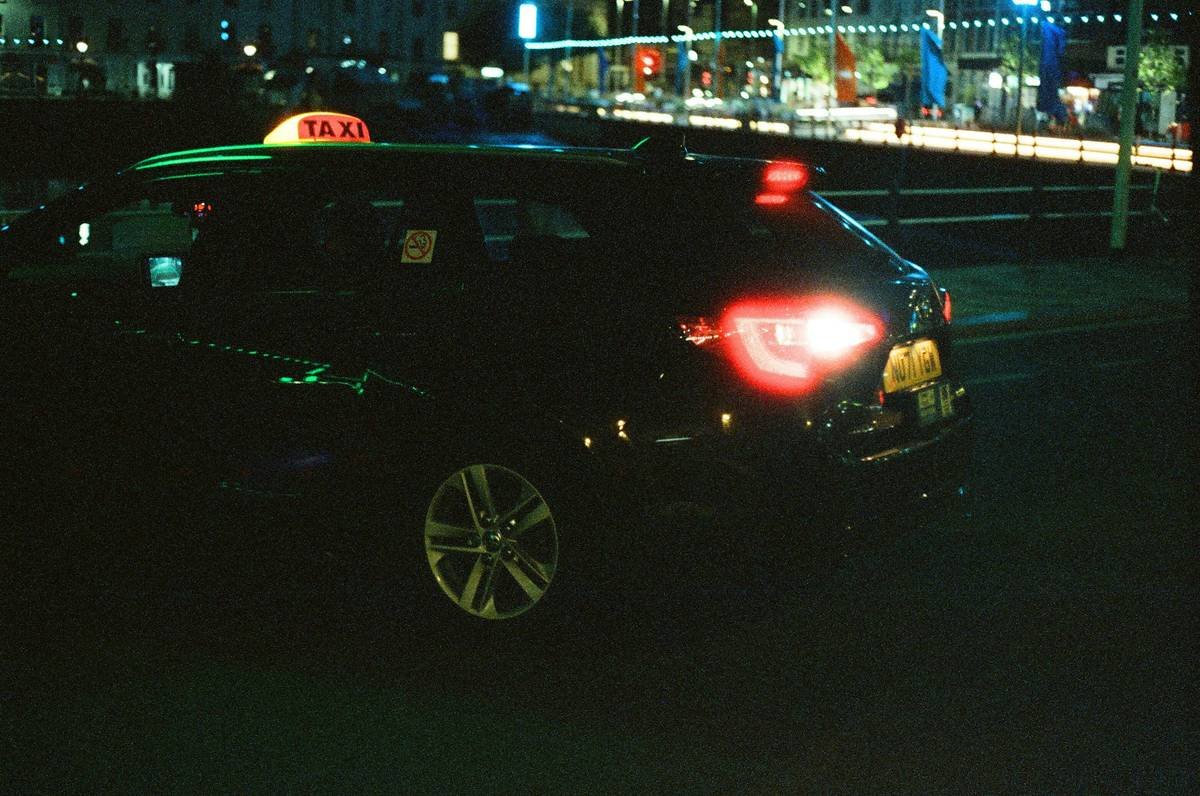 Image showing three best practices: reading terms, keeping backups, checking alerts